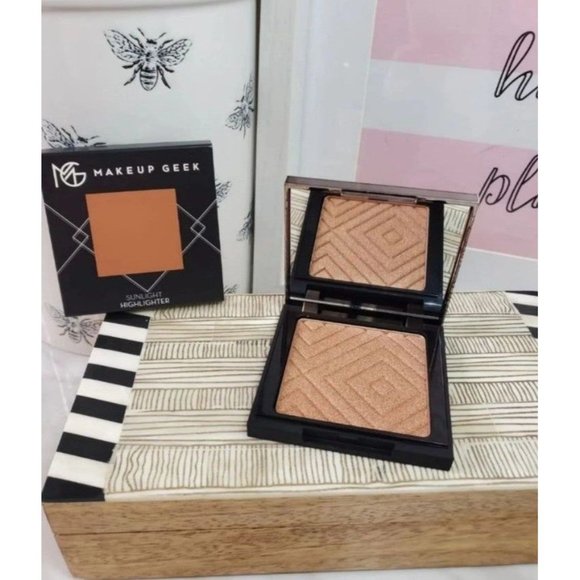 Makeup Geek Highlighter - Sunlight - Picture 2 of 2